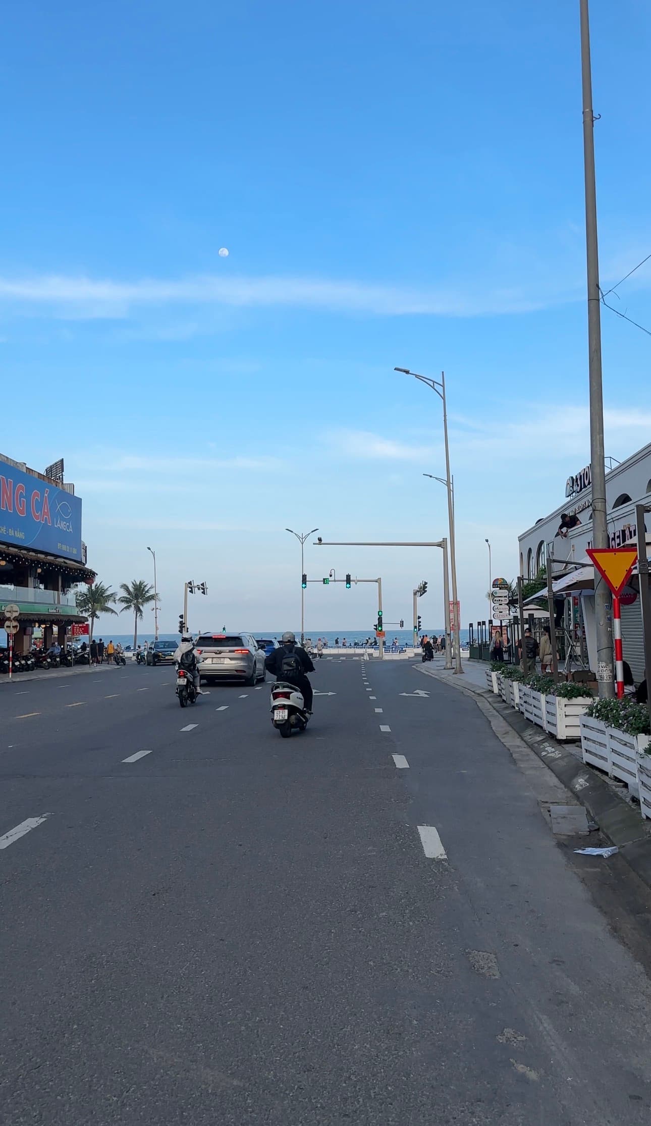 Con đường siêu chill ở Đà Nẵng, có cảm giác như một góc Busan ngay bên biển